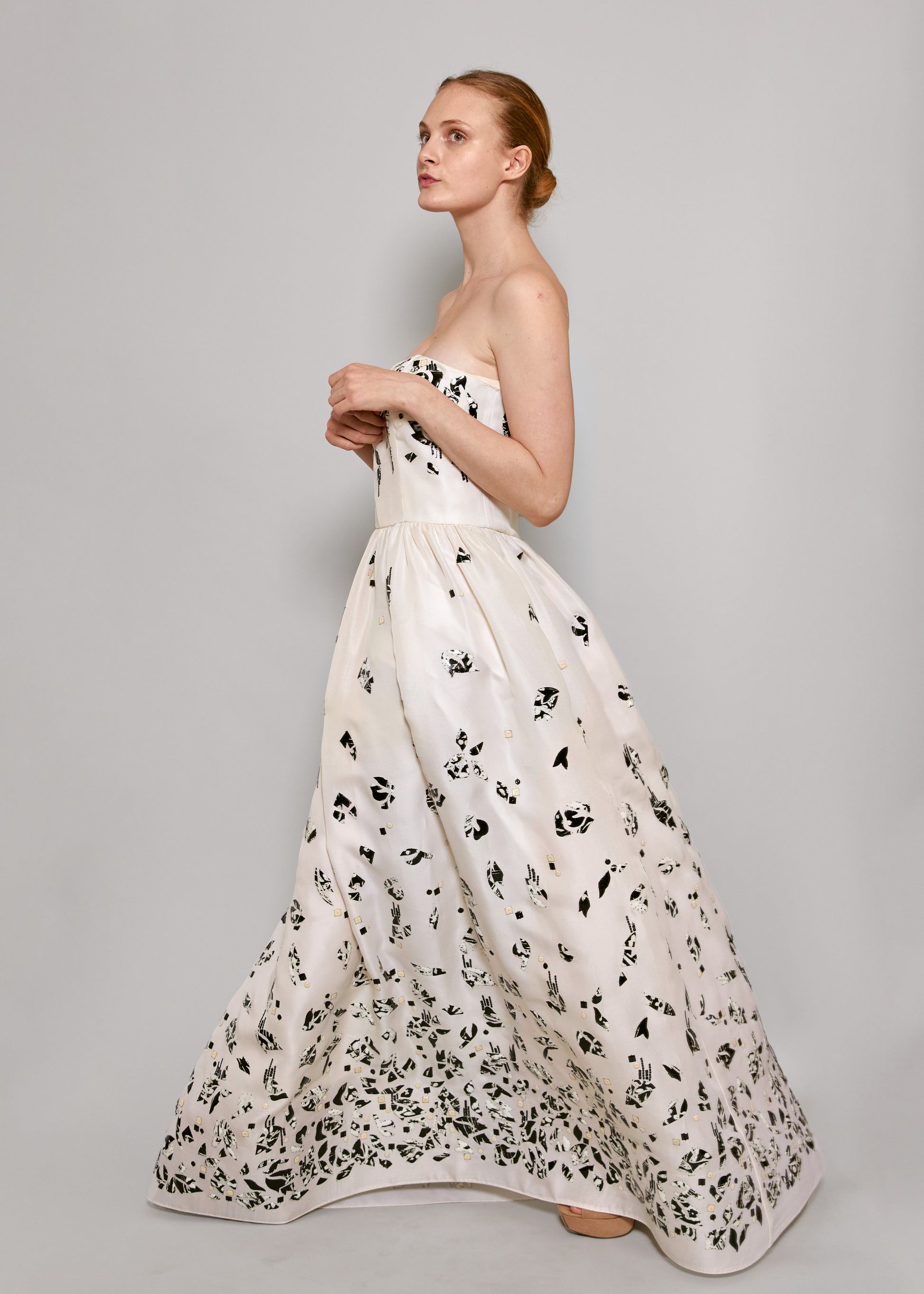 Oscar De La Renta White Strapless Gown with Ornamentation Resort 2010 - The Kit Vintage