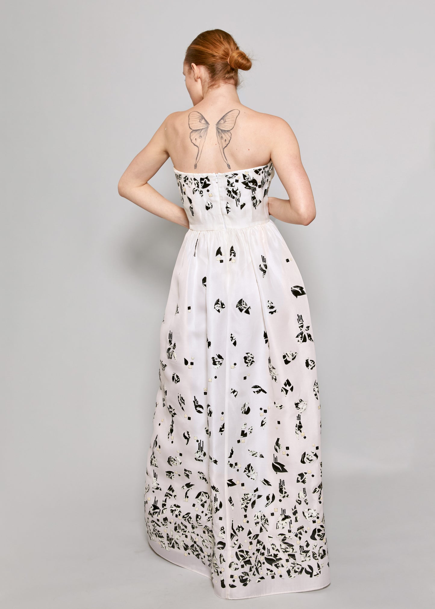 Oscar De La Renta White Strapless Gown with Ornamentation Resort 2010