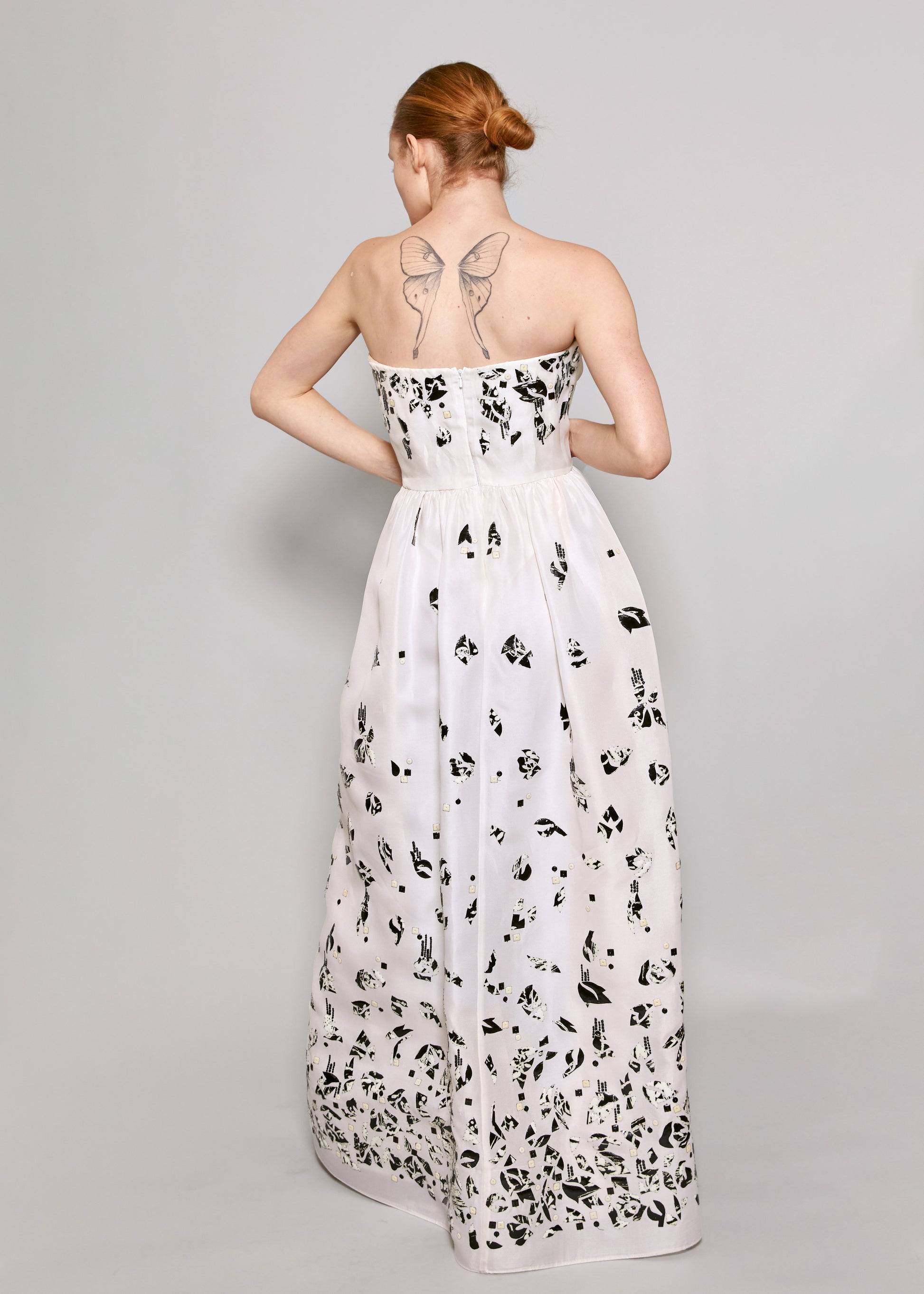 Oscar De La Renta White Strapless Gown with Ornamentation Resort 2010 - The Kit Vintage