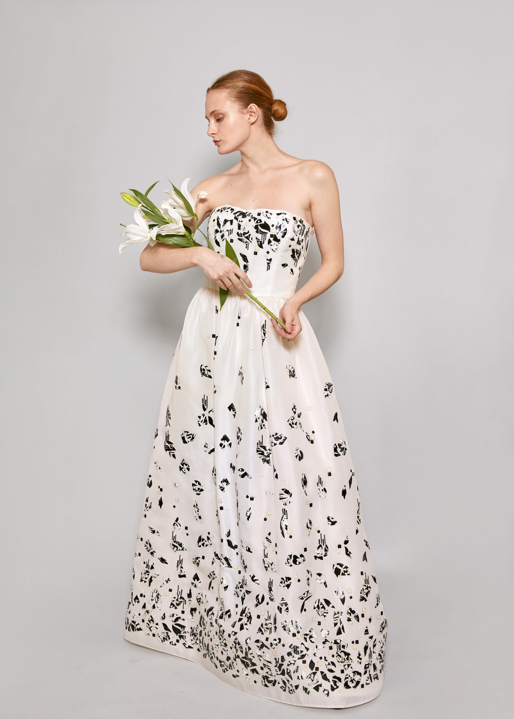 Oscar De La Renta White Strapless Gown with Ornamentation Resort 2010 - The Kit Vintage