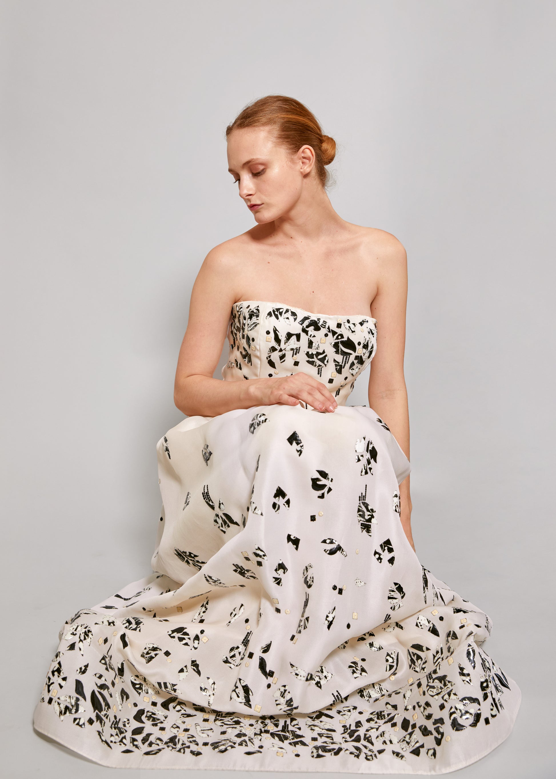 Oscar De La Renta White Strapless Gown with Ornamentation Resort 2010 - The Kit Vintage
