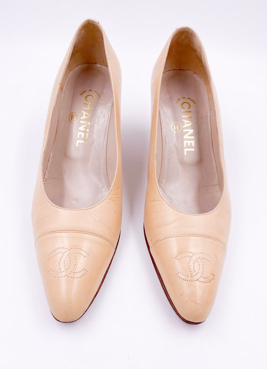 Chanel Pumps Off White With Off White Logo Toe - The Kit Vintage