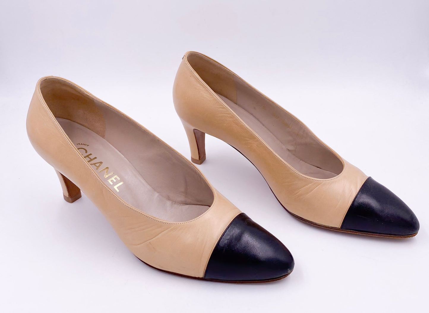 Chanel Pumps Off White With Black Leather Toe - The Kit Vintage