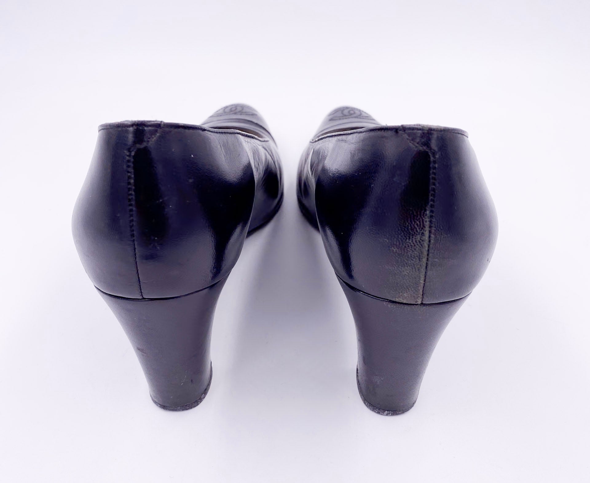 Chanel Pump Black with CC Toe - The Kit Vintage