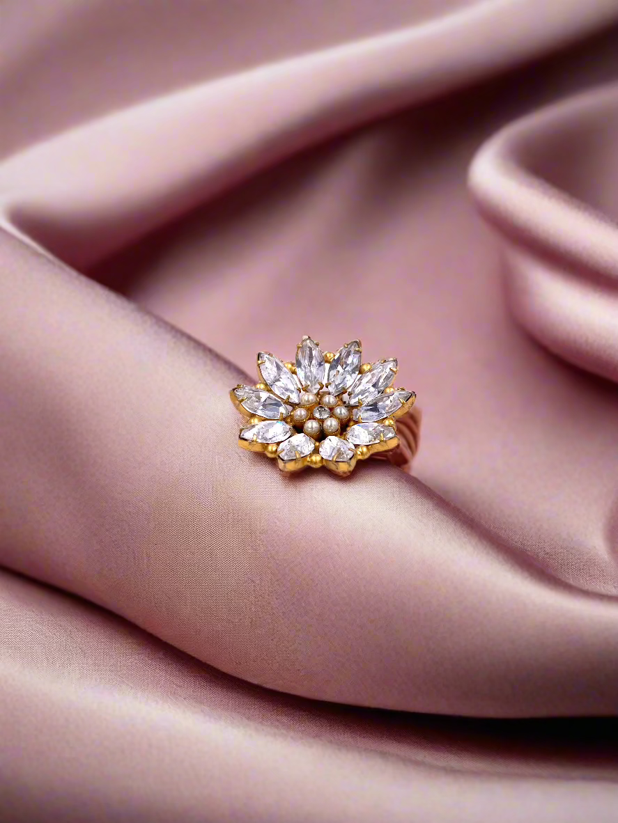 Small Rhinestone Flower Clip/Brooch - The Kit Vintage