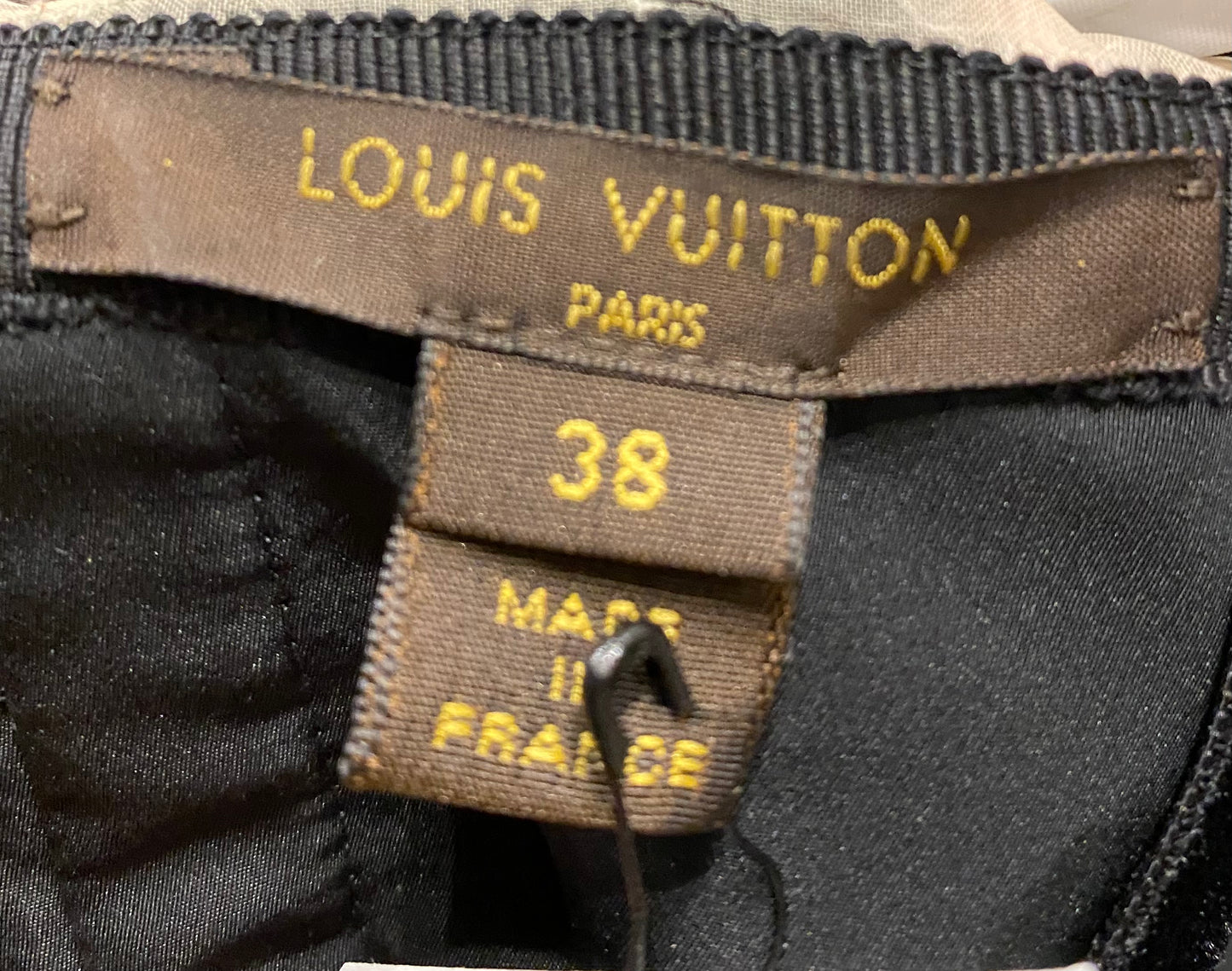 Louis Vuitton Fall 2010 Ivory , Pink & Black Feather Silk Quilted Cocktail Dress interior label