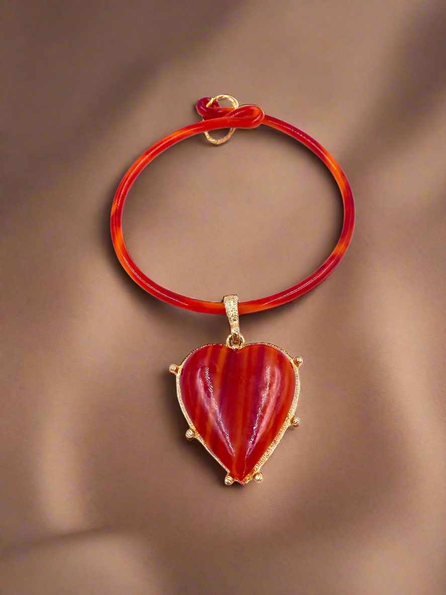 Vintage Faux Agate Heart Pendant Choker Necklace with Gold Trim
