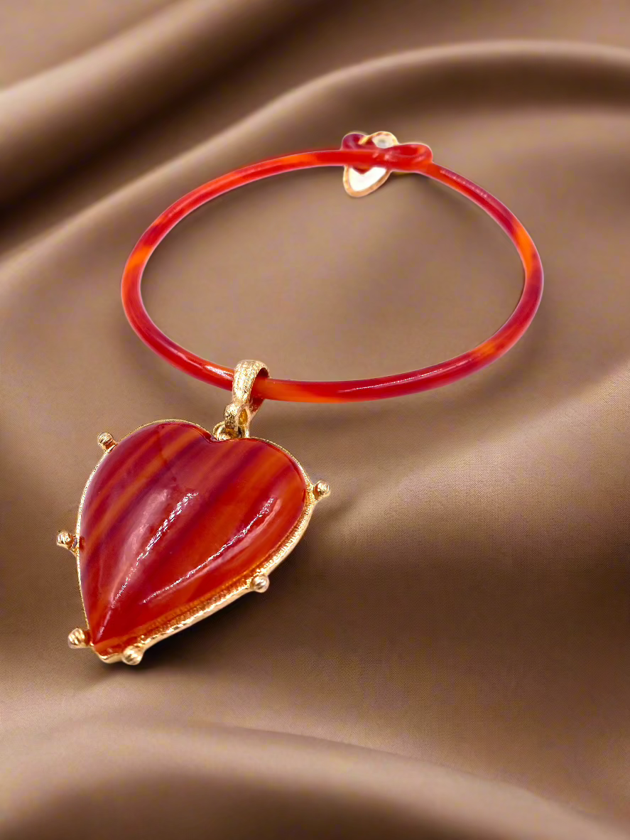 Vintage Faux Agate Heart Pendant Choker Necklace with Gold Trim - The Kit Vintage