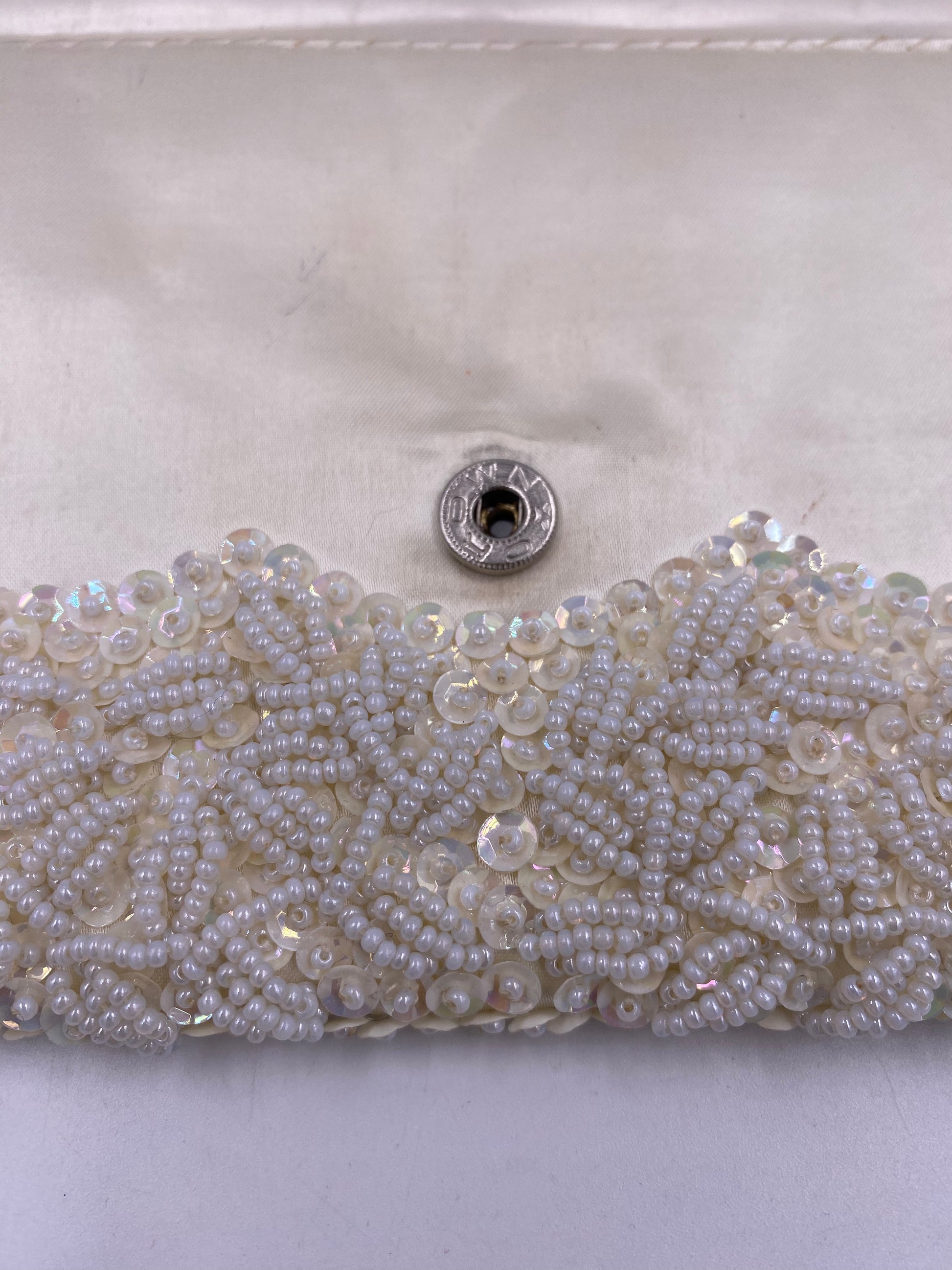 La Regale Vintage Handmade White Beaded & Sequin Clutch - The Kit Vintage