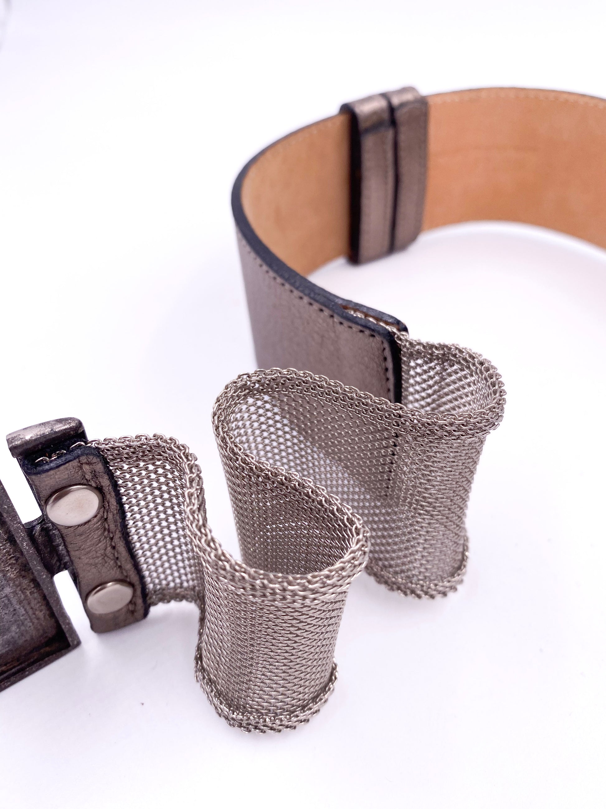Streets Ahead Silver Leather and Metal Mesh Belt - The Kit Vintage