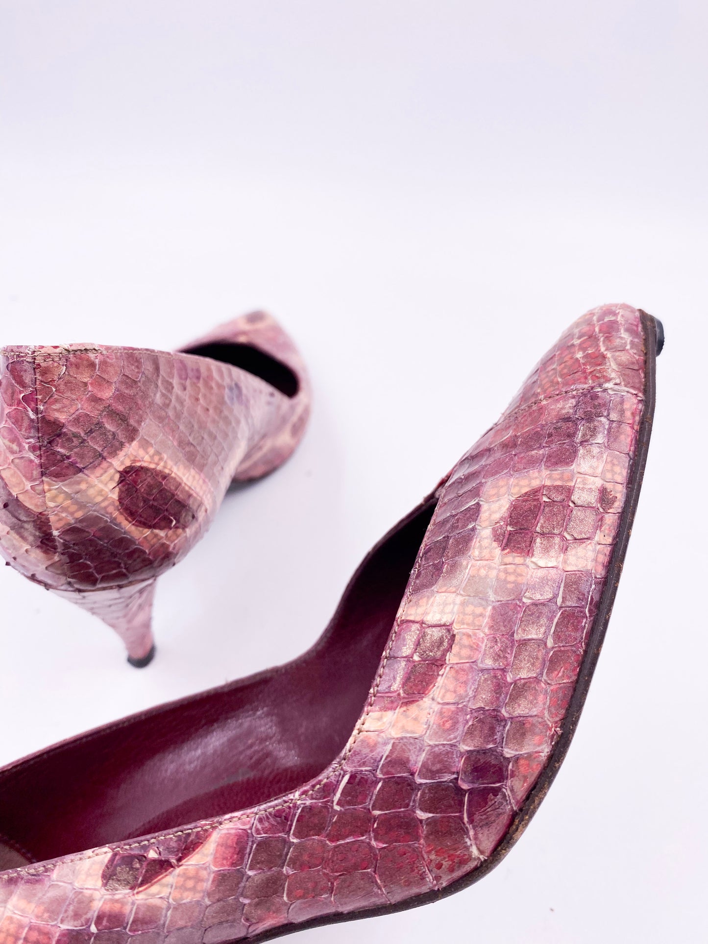 Stuart Weitzman Purple Snakeskin Pump