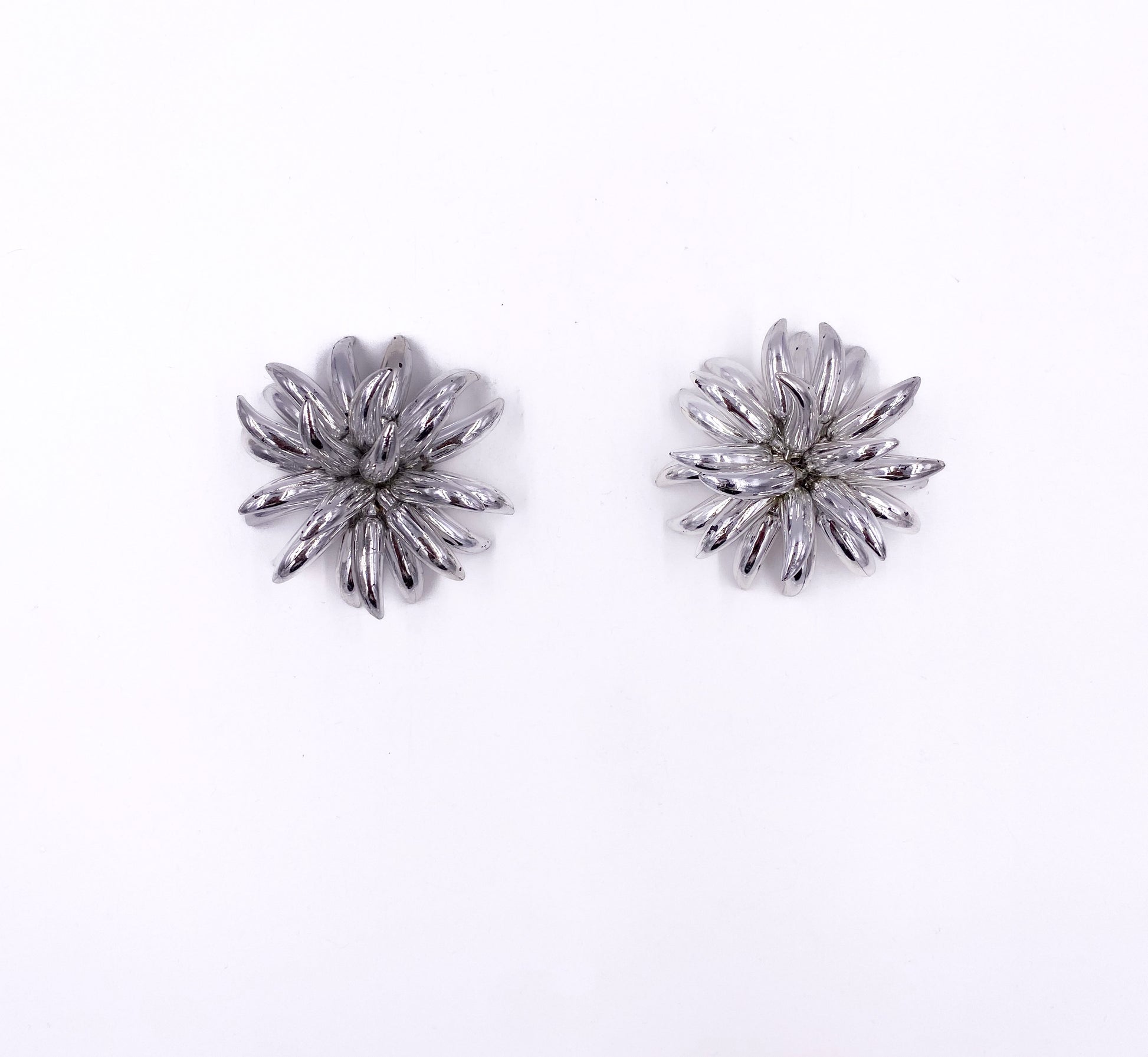 Silver 3D Palm Tree Large Clip-On Earrings - The Kit Vintage