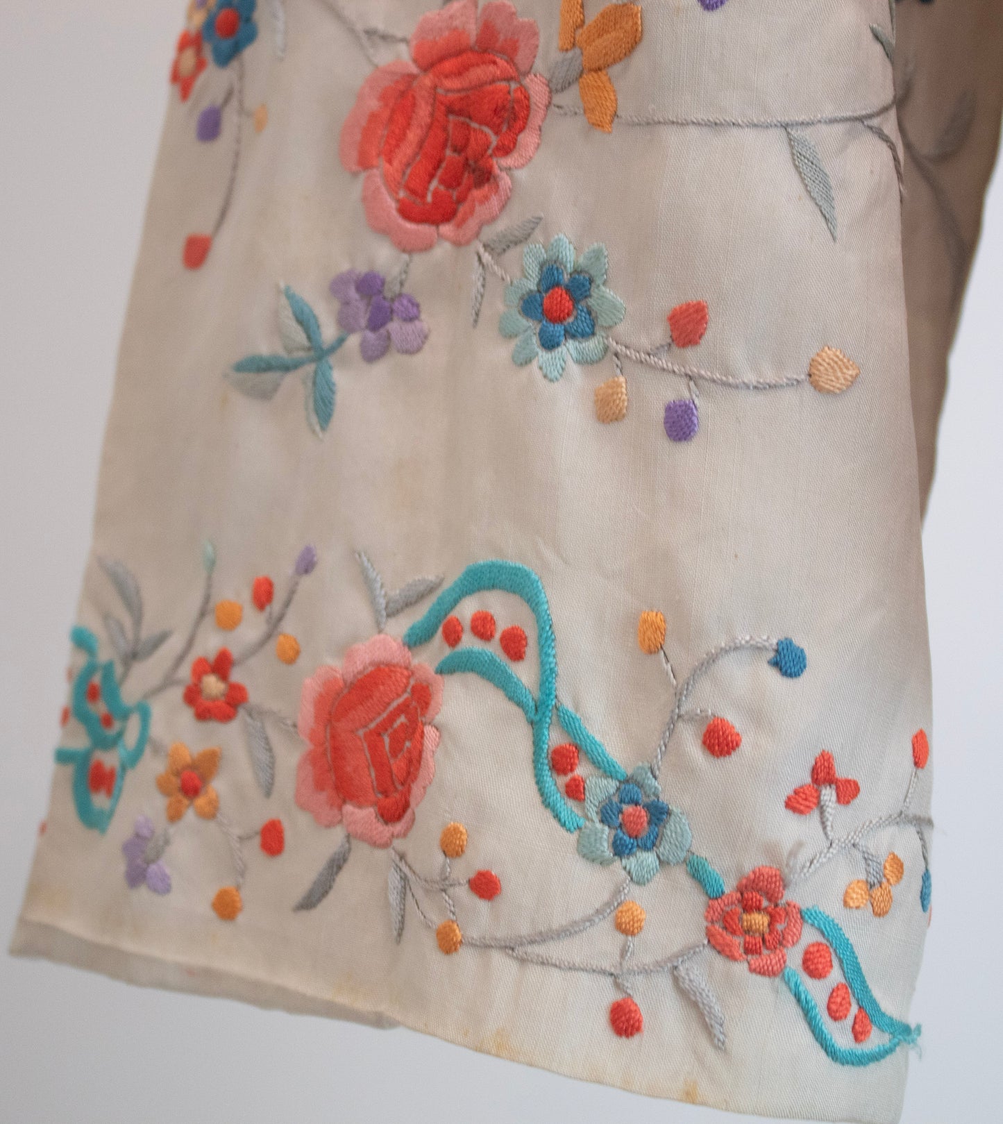 Cream 1940's Floral Embroidered Silk Blazer