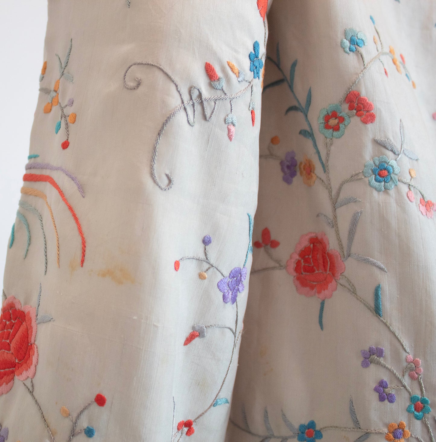 Cream 1940's Floral Embroidered Silk Blazer