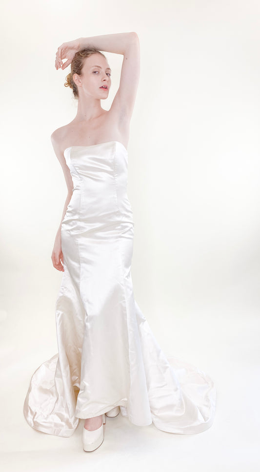 Vintage Monique Lhuillier Strapless Wedding Gown, 2006 - The Kit Vintage