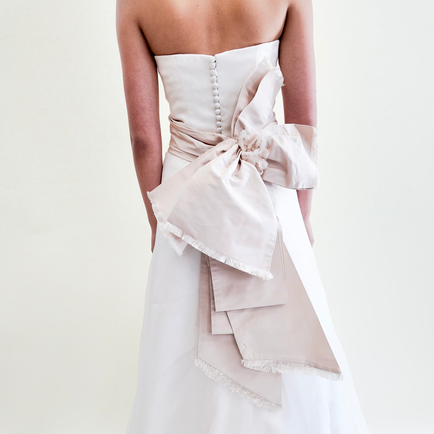Vera Wang 2004 Strapless Silk Wedding Gown with Pale Pink detachable Bow