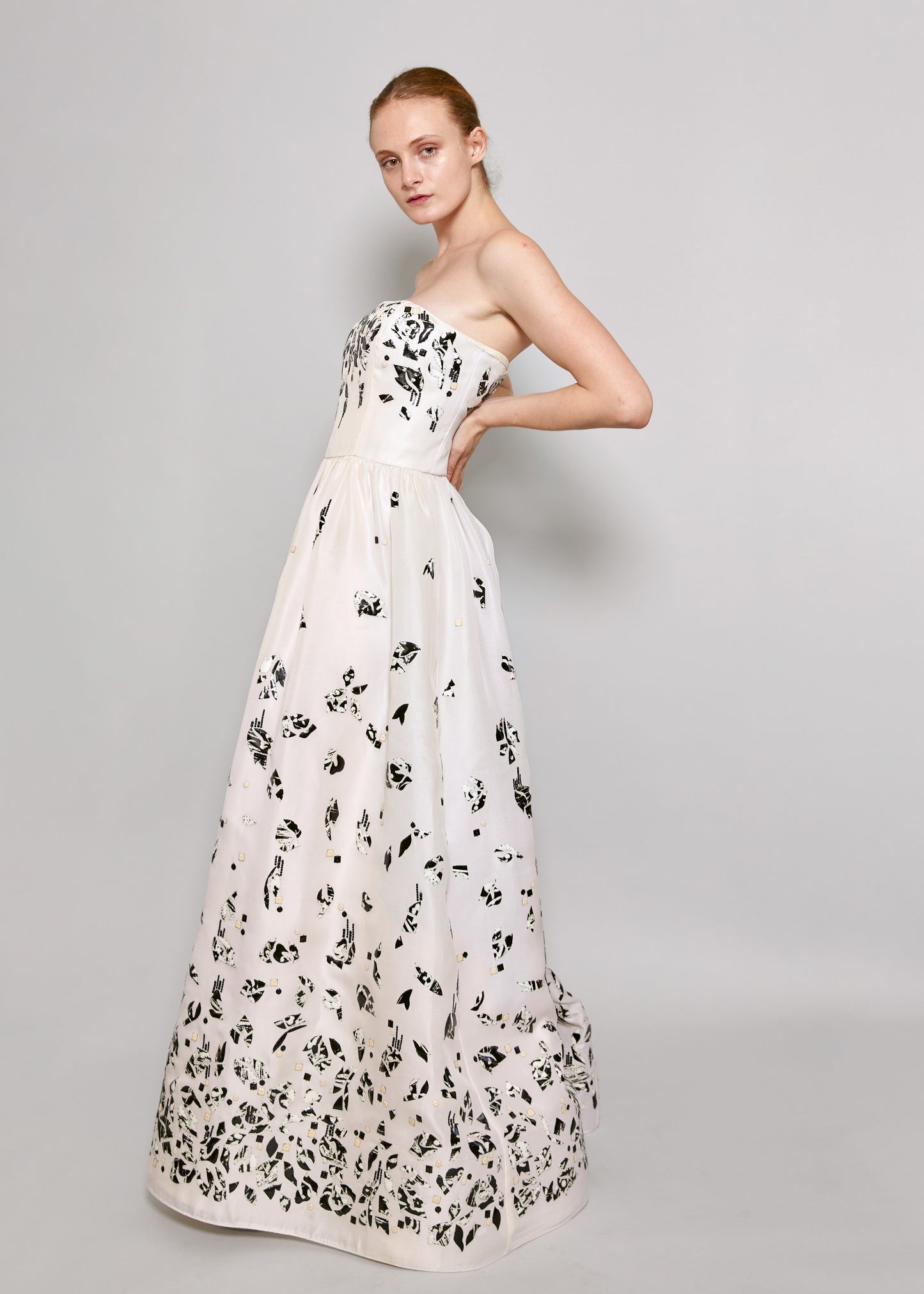 Oscar De La Renta White Strapless Gown with Ornamentation Resort 2010
