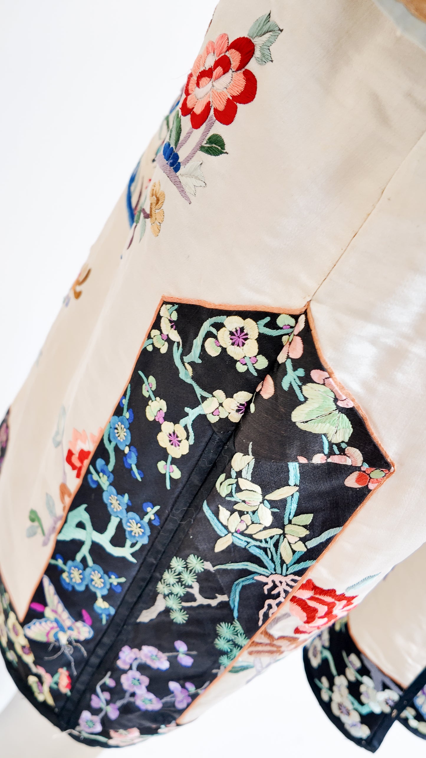 Vintage Beige Silk Embroidered Japanese Kimono Coat