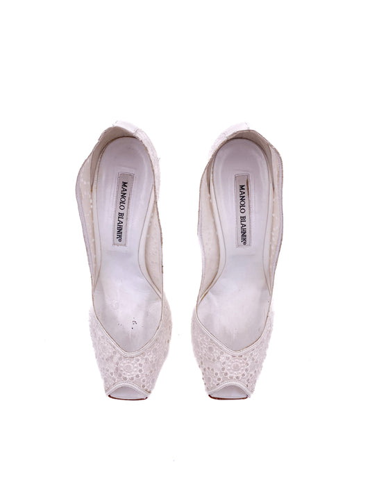Manolo Blahnik White Eyelet Peep Toe Pump