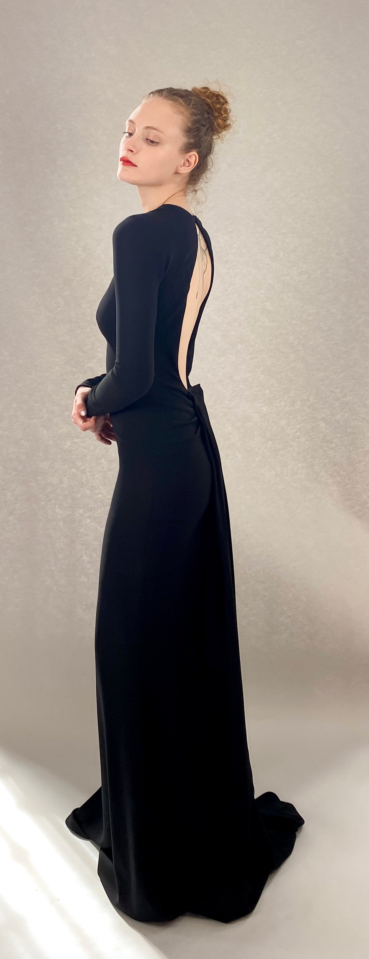 Oscar De La Renta Resort 2018 Open Back Black Gown