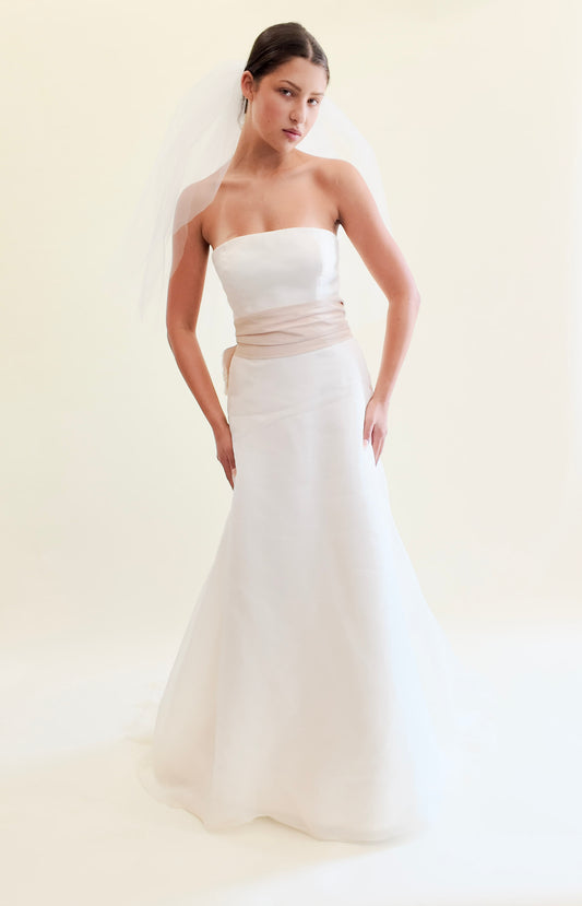 Vera Wang 2004 Strapless Silk Wedding Gown with Pale Pink detachable Bow