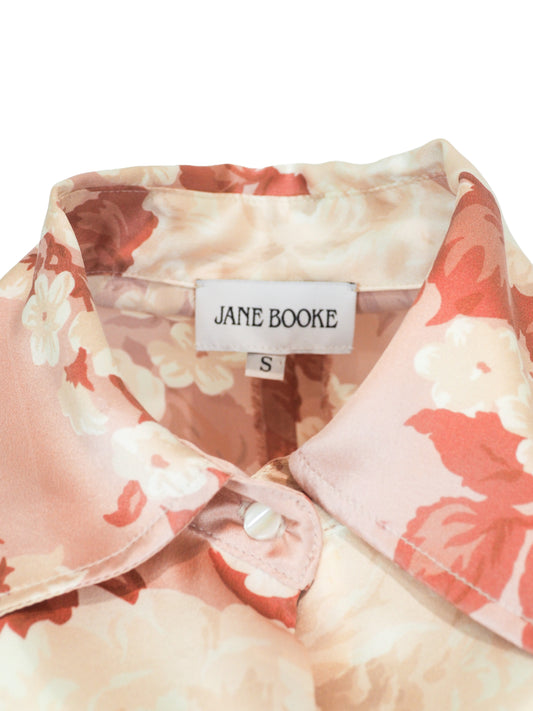 Jane Booke vintage designer long-sleeve satin button-up blouse with a floral print in shades of pink, red, and cream, featuring a pointed collar and cropped hem.