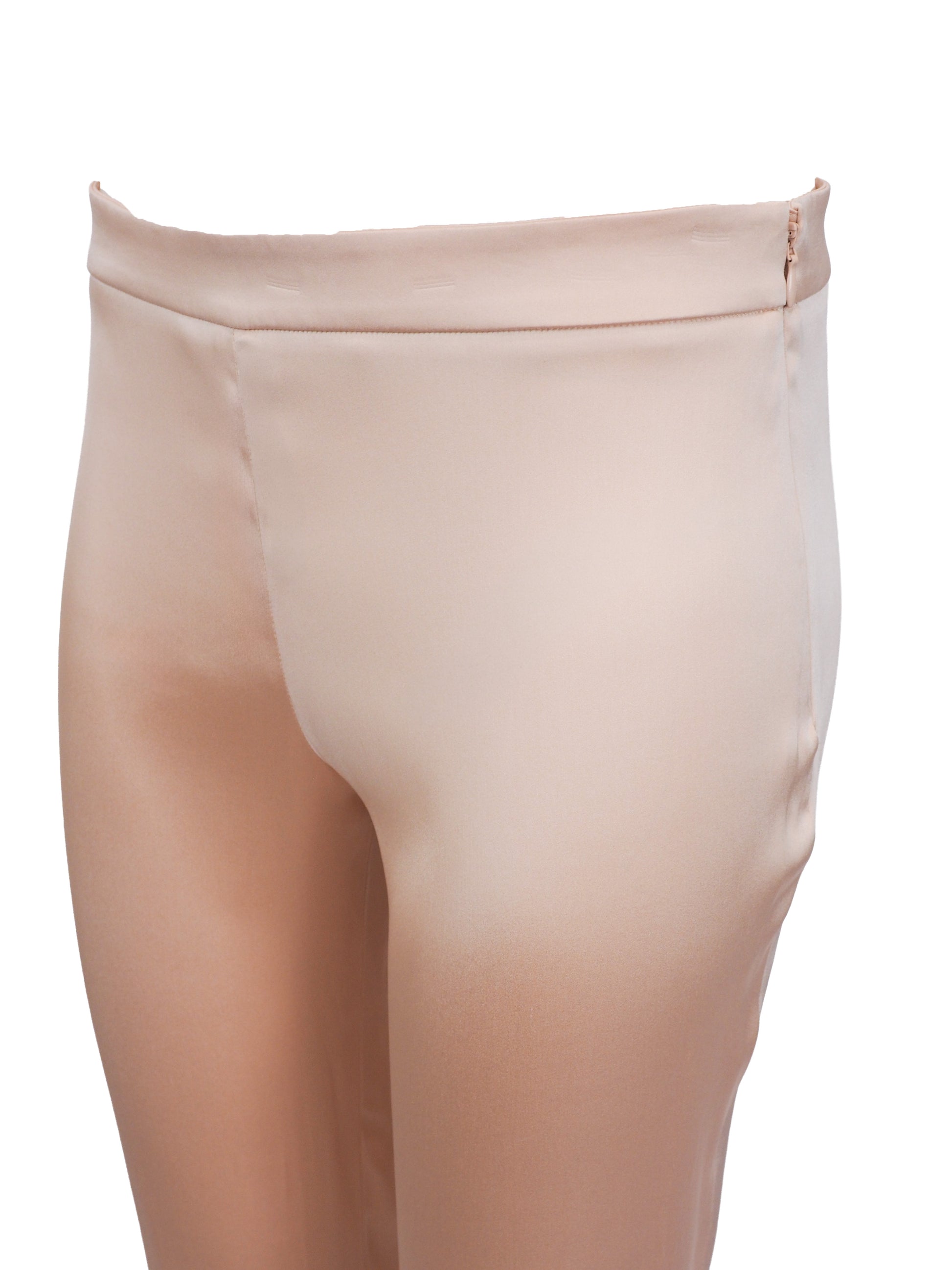 Le Perla Maps in Bloom vintage. A two-piece peach-colored satin set consisting of a sleeveless button-front top with patterned cap sleeves and matching slim trousers, shown on a plain white background.
