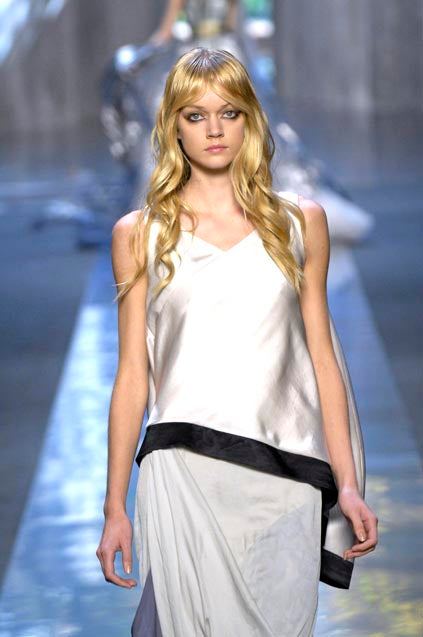 Nina Ricci by Olivia Theyskens Spring 2008 Silk Gown W/ Train closeup runway image