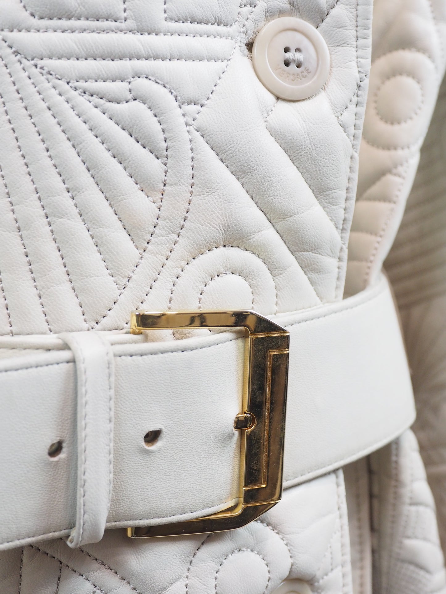 Gianni Versace F/W 2001 Mens White Quilted Leather Belted Coat