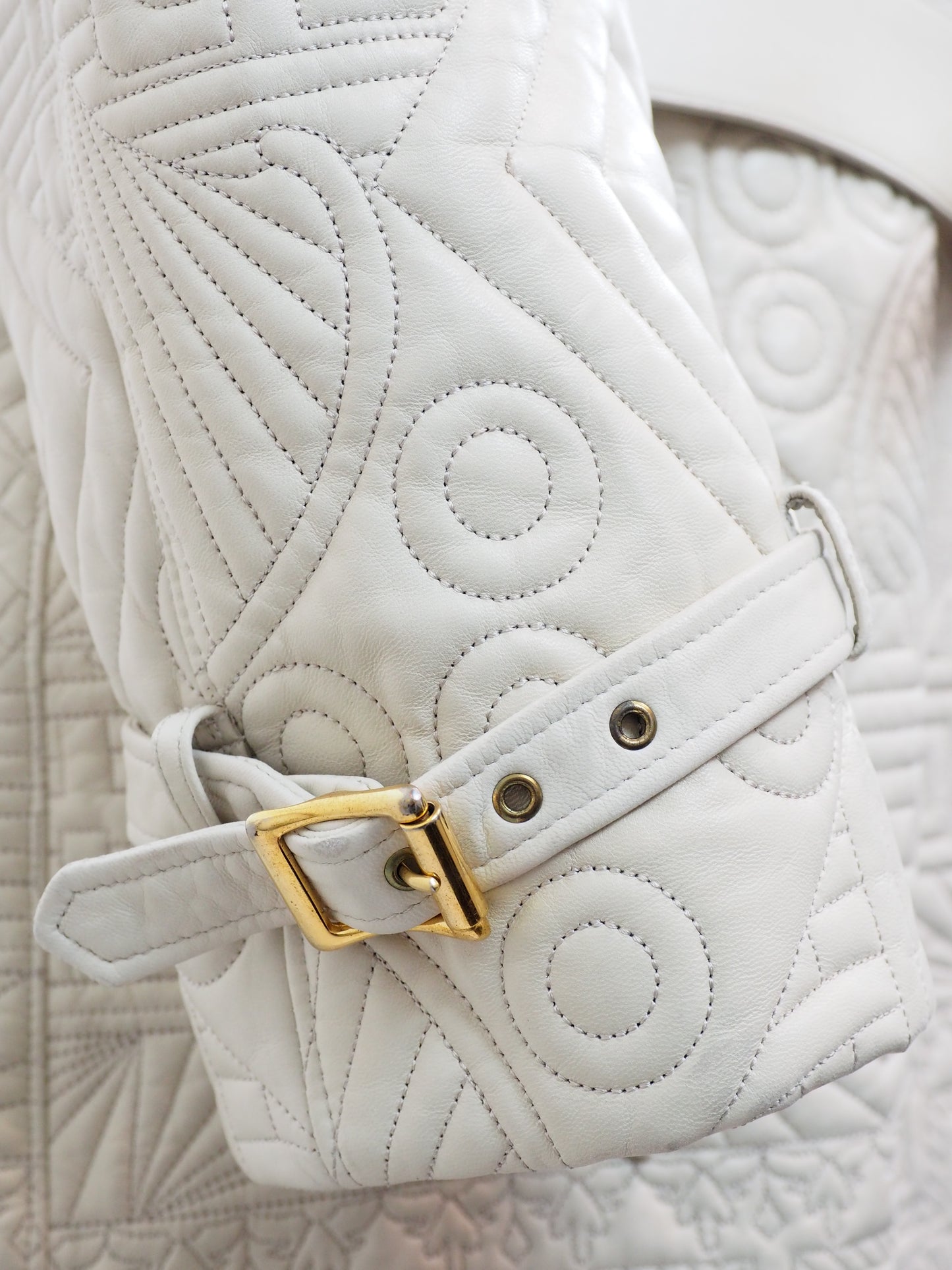 Gianni Versace F/W 2001 Mens White Quilted Leather Belted Coat