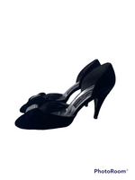 Load image into Gallery viewer, Stuart Weitzman Velvet Kitten Heel
