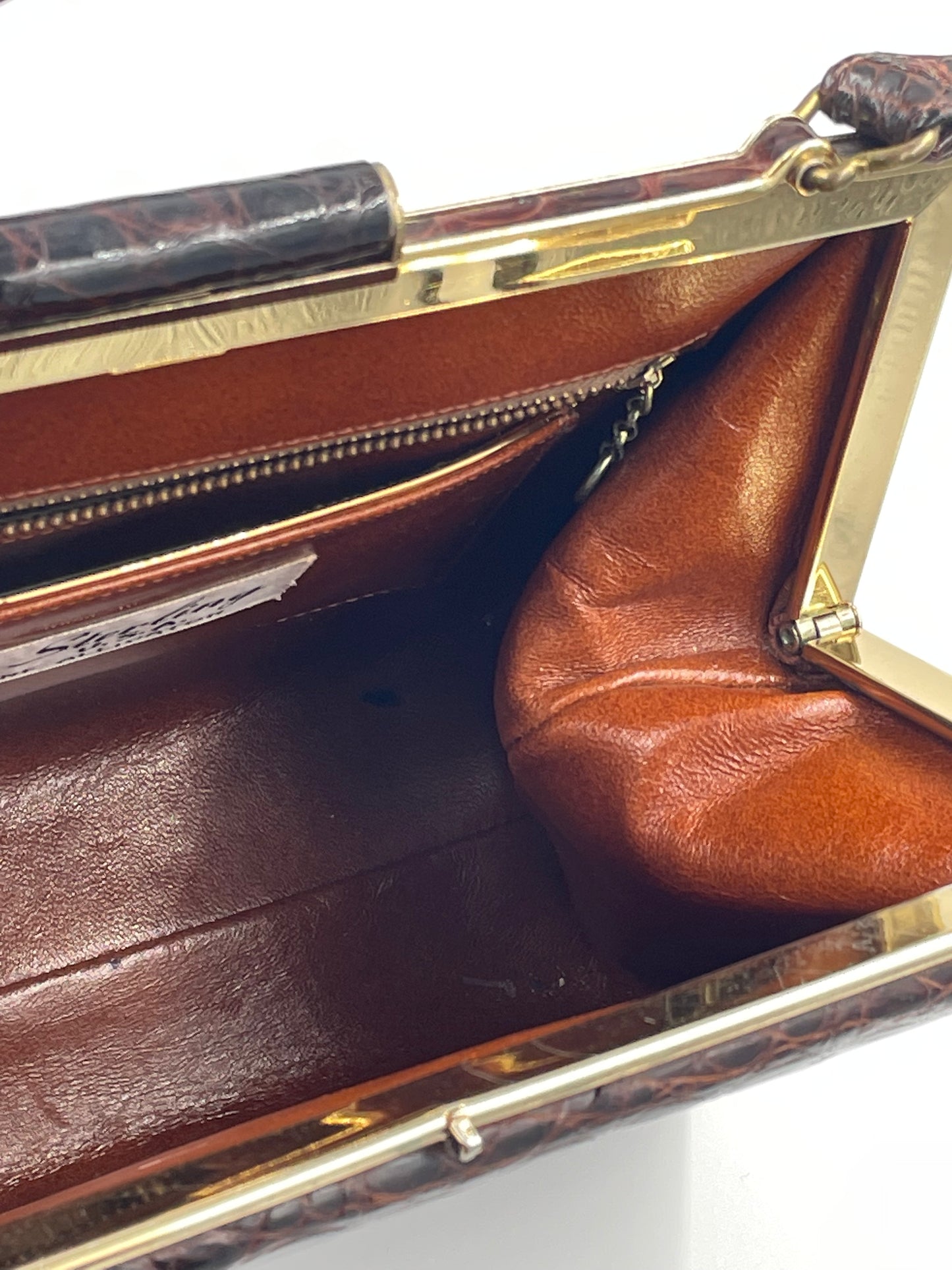Alligator clutch clearance